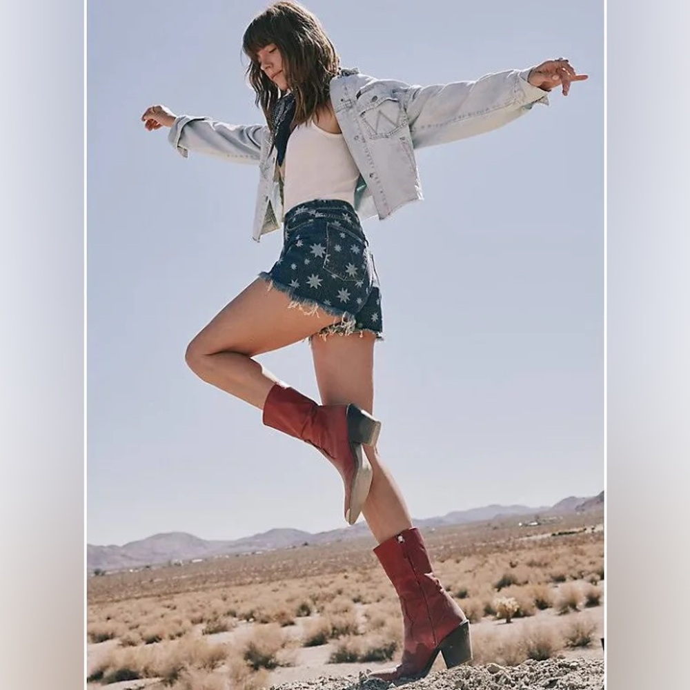 NWOT Wrangler Jean Shorts, size 34 Star Pattern Patriotic